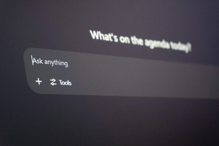 How Support Teams Use AI Assistance